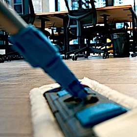 Bodenreinigung Hartböden & Teppichböden in Köln: Saubere Böden garantiert.