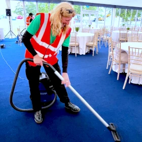 Event- und Messestand-Reinigung in Köln: Sauberkeit für perfekte Veranstaltungen. Jetzt buchen!