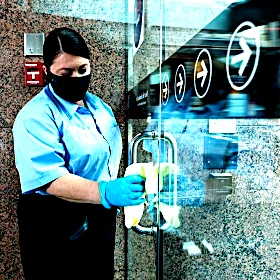 Reinigung Flure & Eingangsbereiche in Köln: Saubere Eingänge für guten Eindruck.