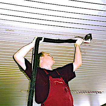 Staubentfernung Decken in Köln: Staubfreie Räume garantiert.