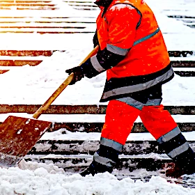 Winterdienst & Schneeräumung in Köln: Sichere Wege im Winter.